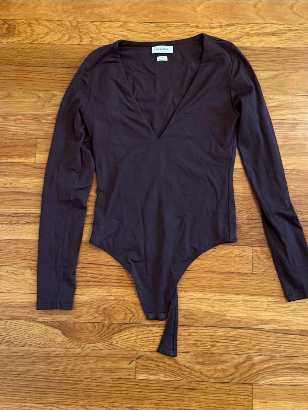 Aritzia Babaton V-Neck Long sleeve Bodysuit M Dark Brown